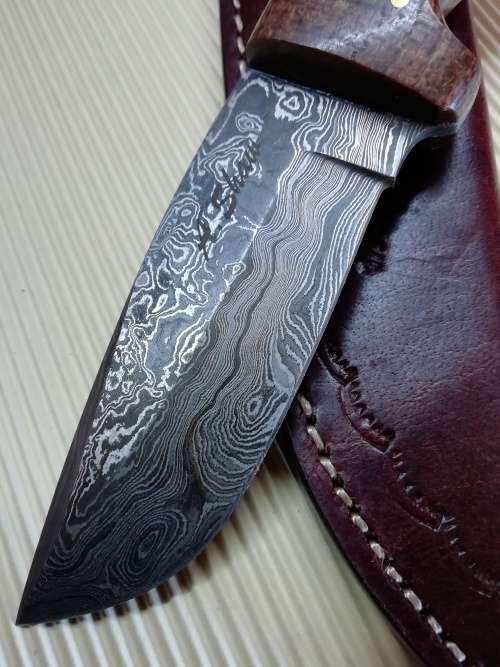 HANDMADE DAMASCUS STEEL HUNTING KNIFE !!!