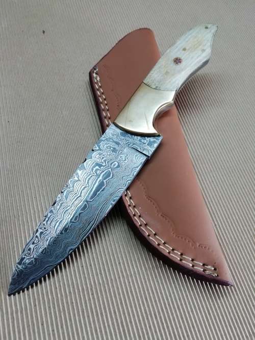 HANDMADE DAMASCUS STEEL HUNTING KNIFE !!!