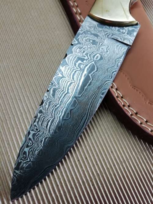 HANDMADE DAMASCUS STEEL HUNTING KNIFE !!!