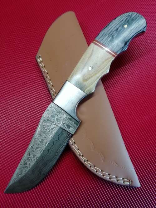 HANDMADE DAMASCUS STEEL HUNTING KNIFE !!!