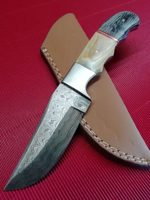 HANDMADE DAMASCUS STEEL HUNTING KNIFE !!!