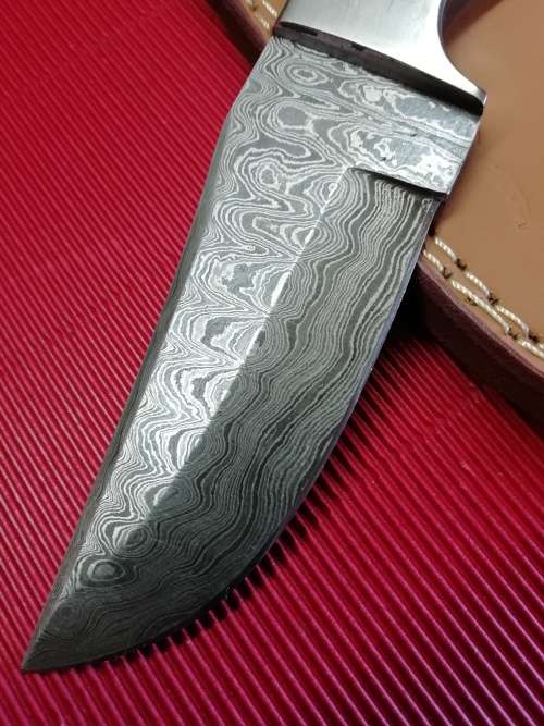 HANDMADE DAMASCUS STEEL HUNTING KNIFE !!!