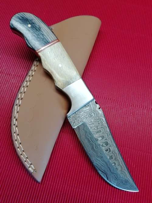 HANDMADE DAMASCUS STEEL HUNTING KNIFE !!!
