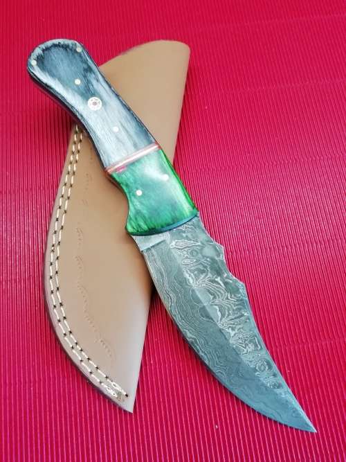 HANDMADE DAMASCUS STEEL HUNTING KNIFE !!!