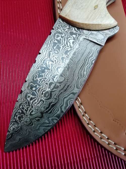 HANDMADE DAMASCUS STEEL HUNTING KNIFE !!!