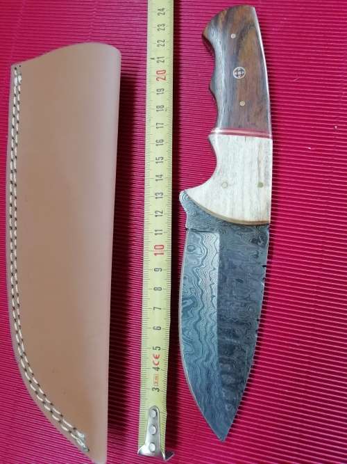 HANDMADE DAMASCUS STEEL HUNTING KNIFE !!!