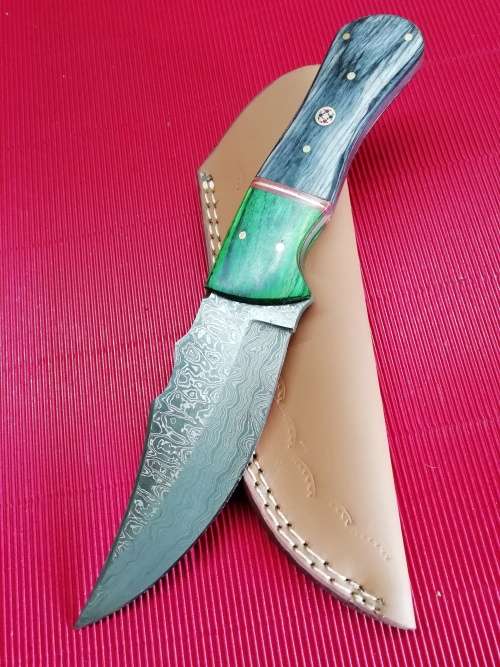 HANDMADE DAMASCUS STEEL HUNTING KNIFE !!!