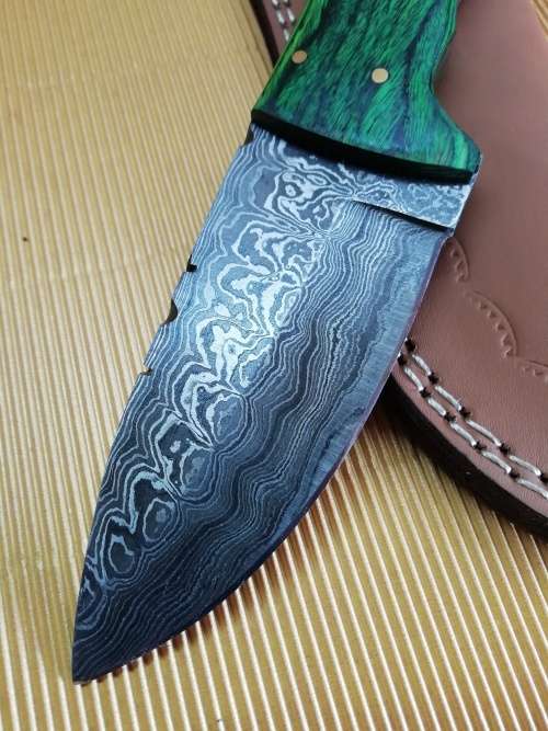 HANDMADE DAMASCUS STEEL HUNTING KNIFE !!!