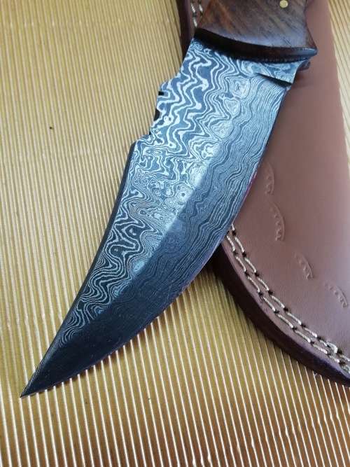 HANDMADE DAMASCUS STEEL HUNTING KNIFE !!!