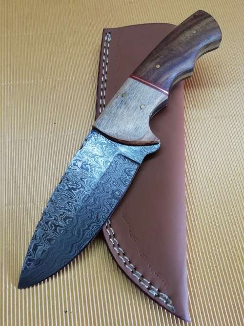 HANDMADE DAMASCUS STEEL HUNTING KNIFE !!!