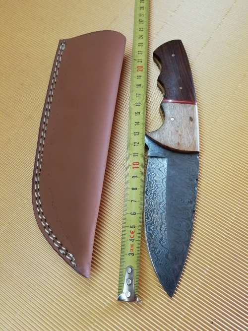HANDMADE DAMASCUS STEEL HUNTING KNIFE !!!