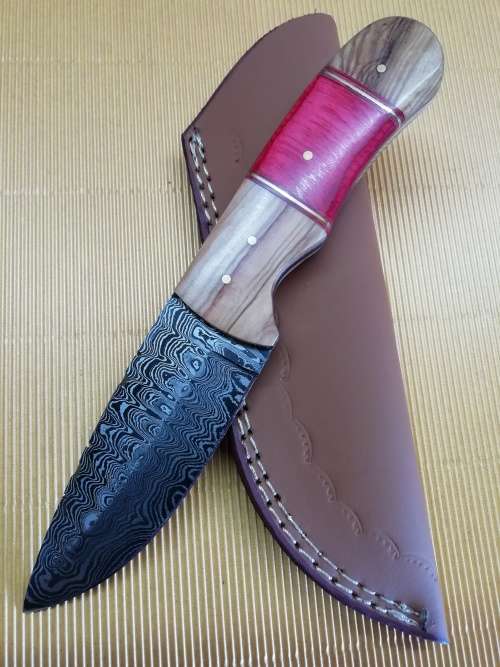 HANDMADE DAMASCUS STEEL HUNTING KNIFE !!!