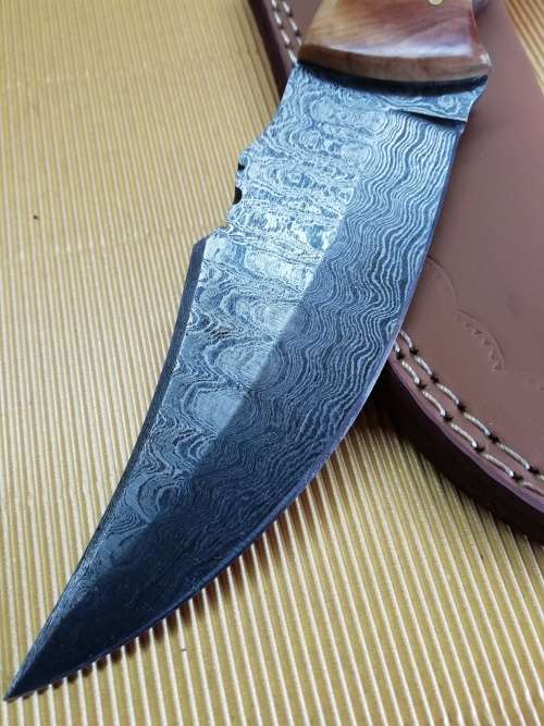 HANDMADE DAMASCUS STEEL HUNTING KNIFE !!!