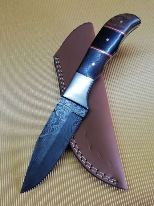 HANDMADE DAMASCUS STEEL HUNTING KNIFE !!!