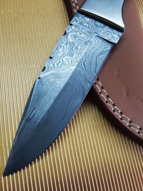 HANDMADE DAMASCUS STEEL HUNTING KNIFE !!!