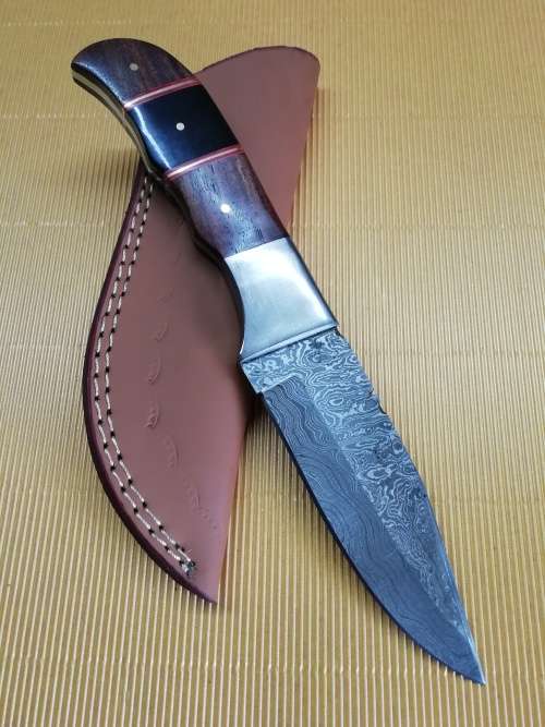 HANDMADE DAMASCUS STEEL HUNTING KNIFE !!!