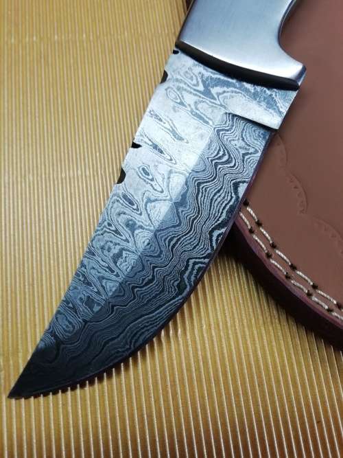 HANDMADE DAMASCUS STEEL HUNTING KNIFE !!!