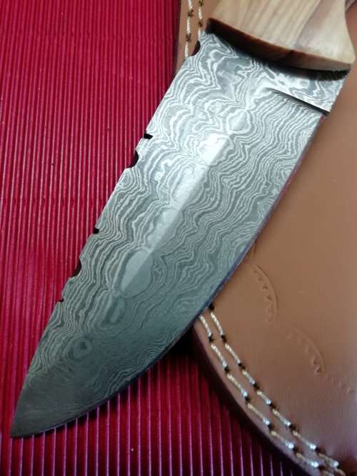 HANDMADE DAMASCUS STEEL HUNTING KNIFE !!!