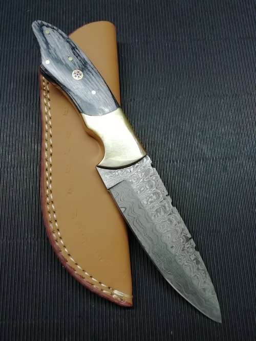 HANDMADE DAMASCUS STEEL HUNTING KNIFE !!!