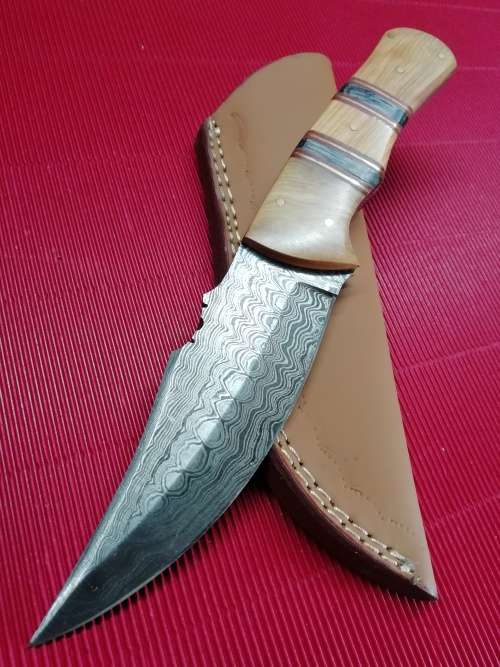 HANDMADE DAMASCUS STEEL HUNTING KNIFE !!!