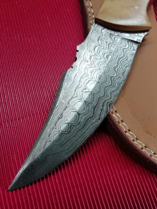 HANDMADE DAMASCUS STEEL HUNTING KNIFE !!!