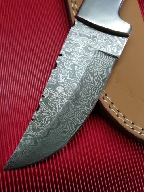 HANDMADE DAMASCUS STEEL HUNTING KNIFE !!!