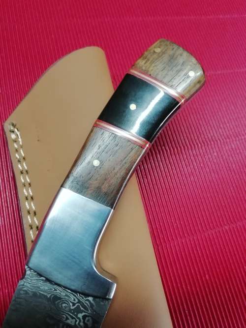HANDMADE DAMASCUS STEEL HUNTING KNIFE !!!