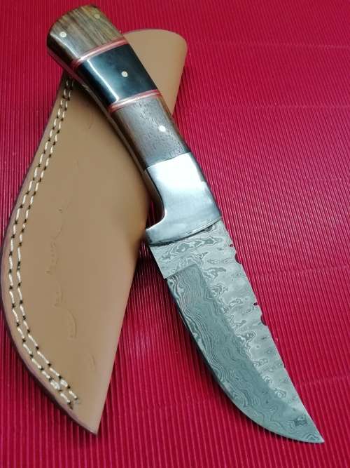 HANDMADE DAMASCUS STEEL HUNTING KNIFE !!!