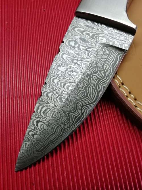 HANDMADE DAMASCUS STEEL HUNTING KNIFE !!!