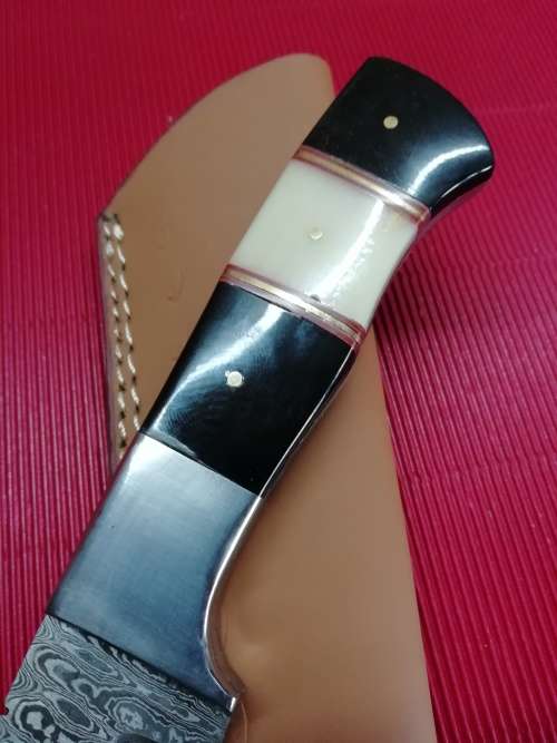 HANDMADE DAMASCUS STEEL HUNTING KNIFE !!!