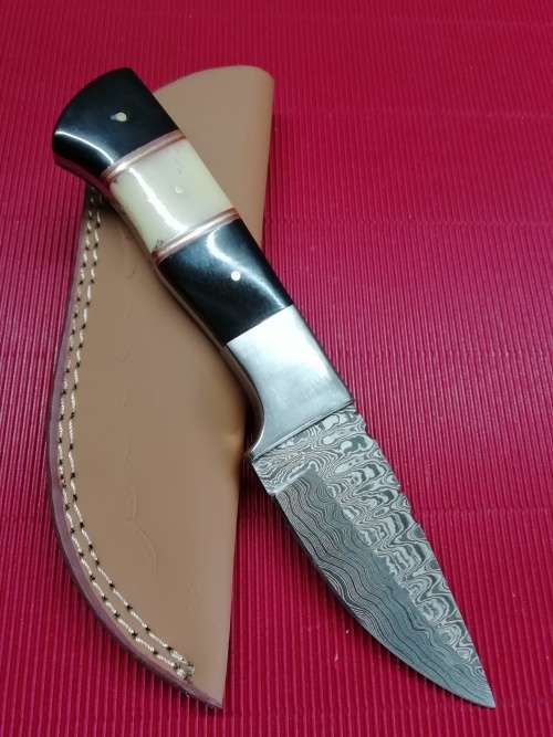 HANDMADE DAMASCUS STEEL HUNTING KNIFE !!!