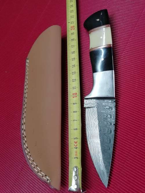 HANDMADE DAMASCUS STEEL HUNTING KNIFE !!!