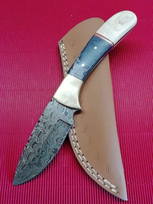 HANDMADE DAMASCUS STEEL HUNTING KNIFE !!!
