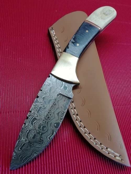 HANDMADE DAMASCUS STEEL HUNTING KNIFE !!!