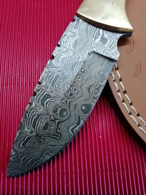 HANDMADE DAMASCUS STEEL HUNTING KNIFE !!!