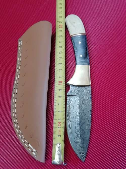 HANDMADE DAMASCUS STEEL HUNTING KNIFE !!!