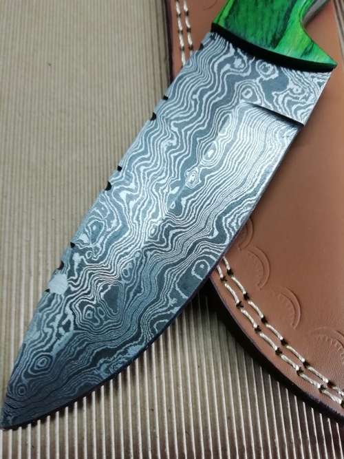 HANDMADE DAMASCUS STEEL HUNTING KNIFE !!!