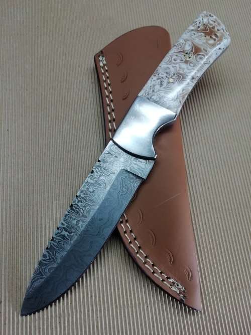 HANDMADE DAMASCUS STEEL HUNTING KNIFE !!!