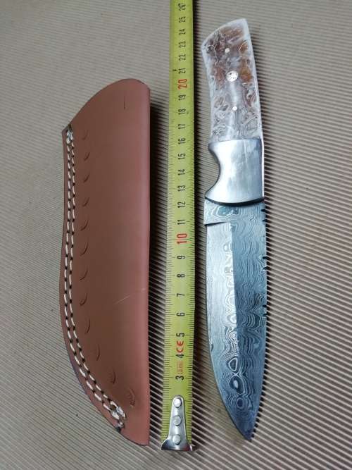 HANDMADE DAMASCUS STEEL HUNTING KNIFE !!!