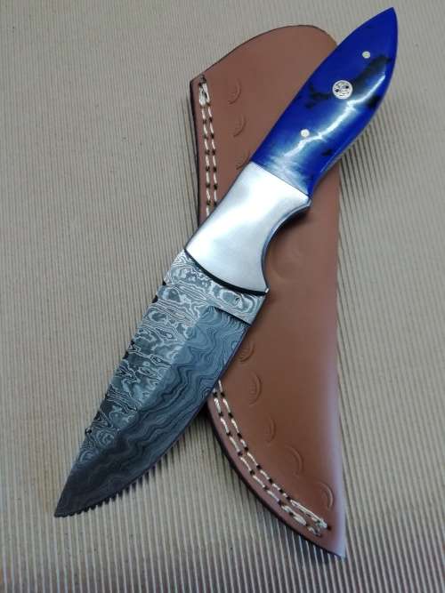 HANDMADE DAMASCUS STEEL HUNTING KNIFE !!!