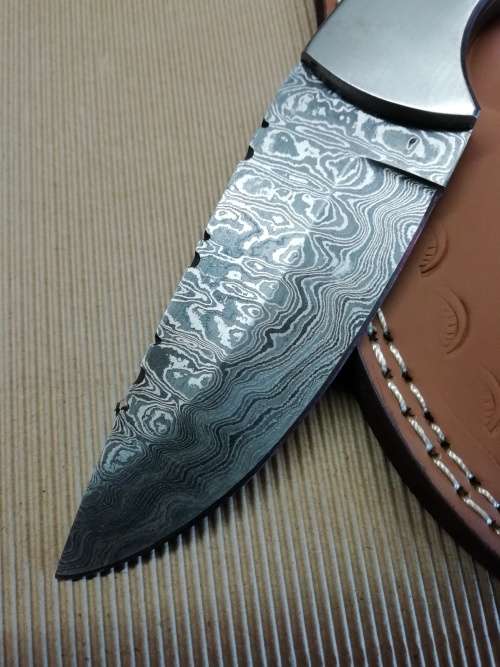 HANDMADE DAMASCUS STEEL HUNTING KNIFE !!!