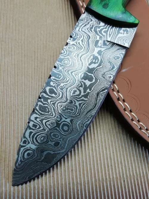 HANDMADE DAMASCUS STEEL HUNTING KNIFE !!!