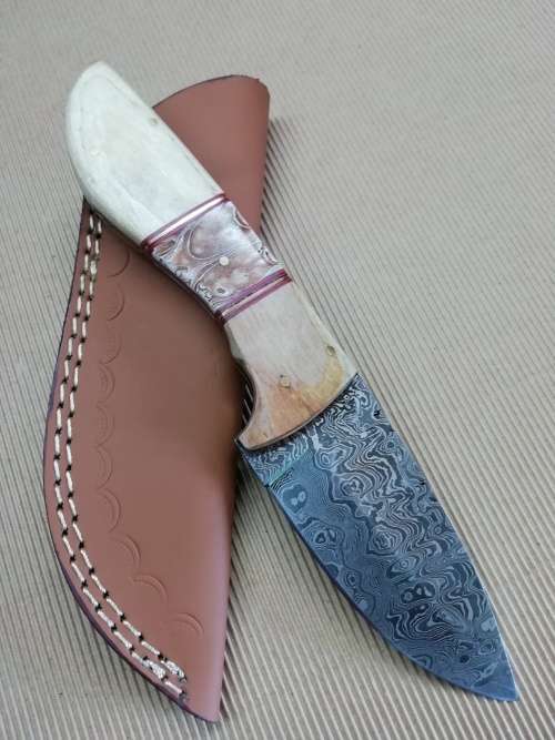 HANDMADE DAMASCUS STEEL HUNTING KNIFE !!!