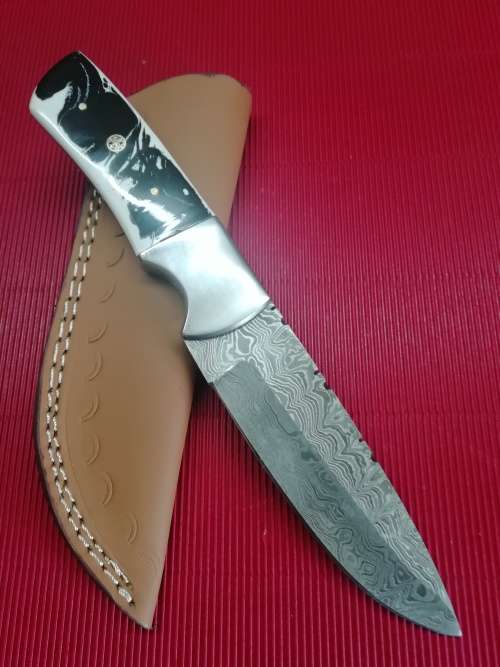 HANDMADE DAMASCUS STEEL HUNTING KNIFE !!!