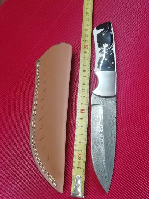 HANDMADE DAMASCUS STEEL HUNTING KNIFE !!!