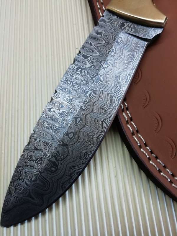 HANDMADE DAMASCUS STEEL HUNTING KNIFE !!!