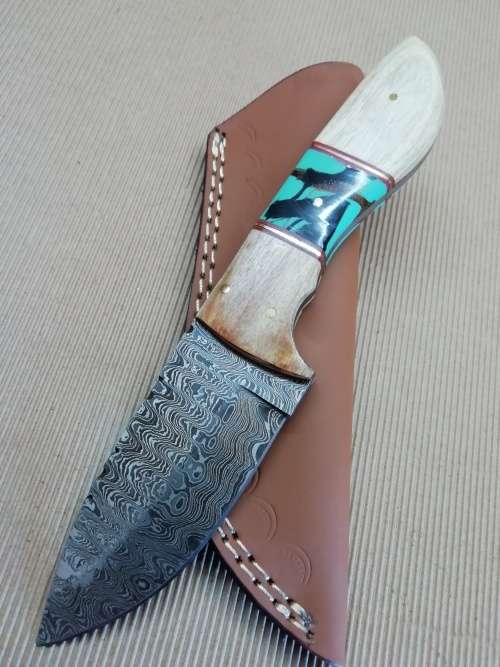 HANDMADE DAMASCUS STEEL HUNTING KNIFE !!!