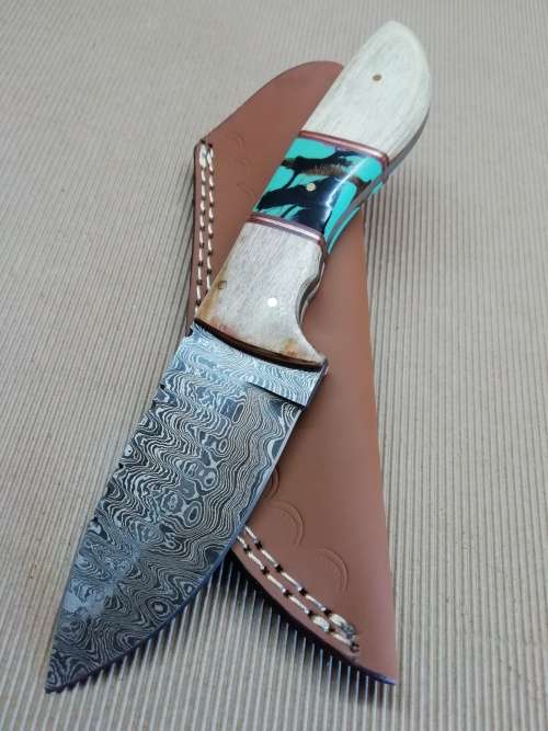 HANDMADE DAMASCUS STEEL HUNTING KNIFE !!!