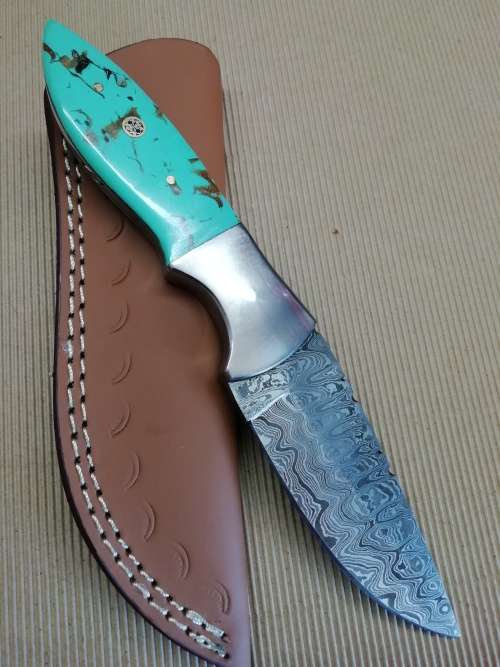 HANDMADE DAMASCUS STEEL HUNTING KNIFE !!!