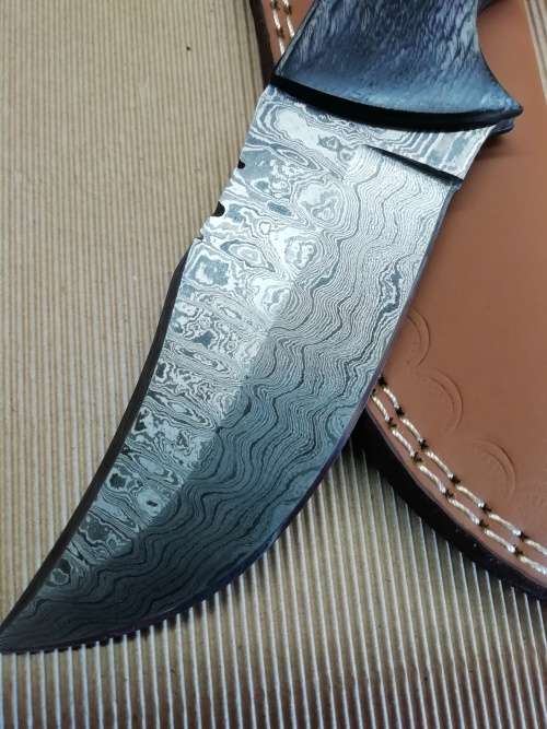 HANDMADE DAMASCUS STEEL HUNTING KNIFE !!!